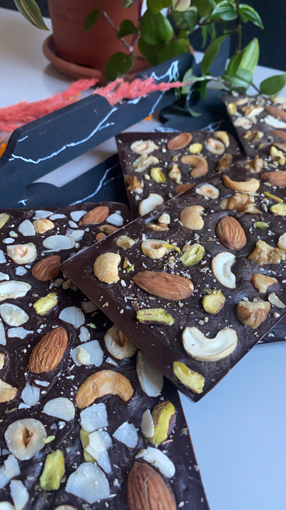 Tablette : chocolat noir - Noisette - Amande - Pistache - Noix de Cajou