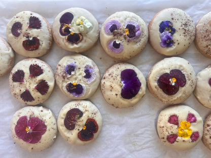 10 sablés fleuris au chocolat blanc