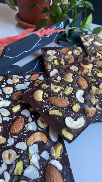 Tablette : chocolat noir - Noisette - Amande - Pistache - Noix de Cajou
